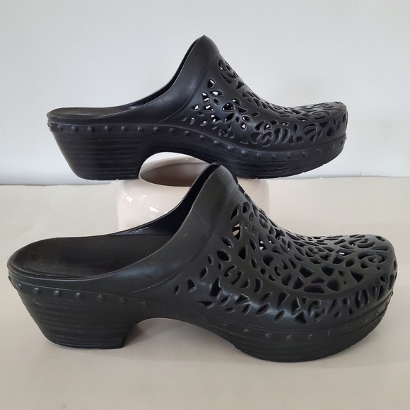 DANSKO PIPPA Sz 10 EU 41 Black Laser Cut Rubber Comfort Mule Clog Slip On EUC! - Picture 1 of 15